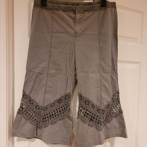 XCVI green lace capri Women xl